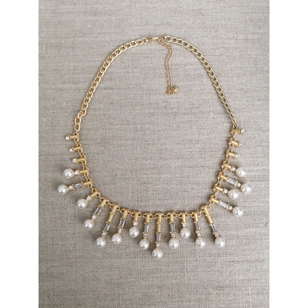 Statement pearl necklace